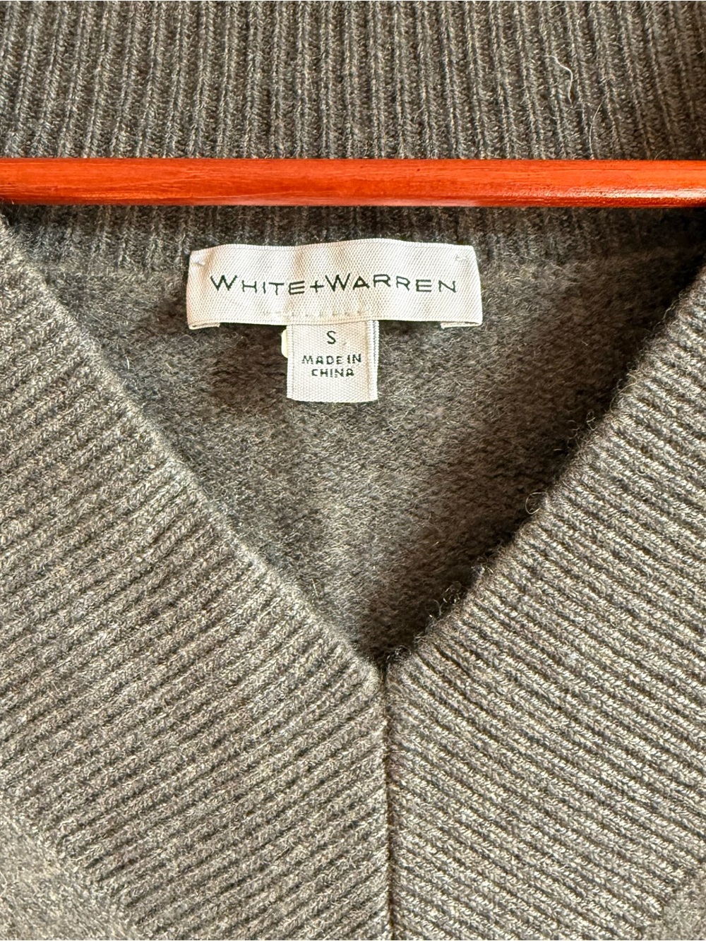 White + Warren Cashmere V-Neck Sweater 🌿 - Picture 2 of 4